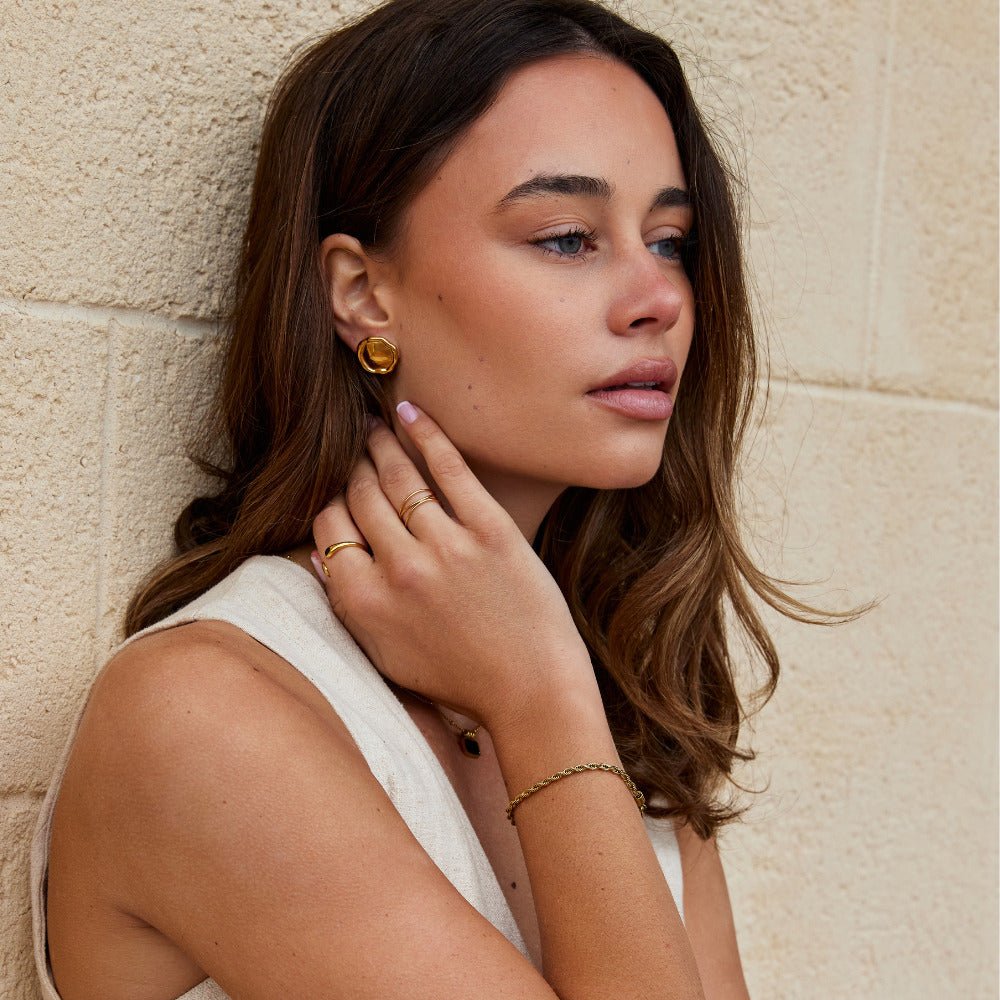 Ava